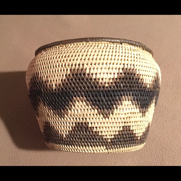 Vintage Handwoven Basket. 7.5” x 7” NEW condition. - Picture 3 of 6